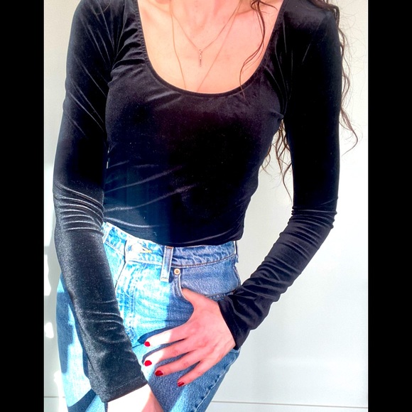 VINTAGE Y2K Goth new condition  soft black velvet top. - Picture 7 of 9